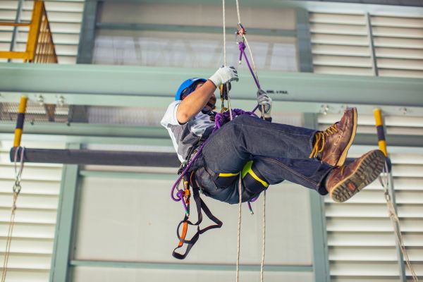 Fall Arrest Training Made Simple: Tips for Workplace Safety